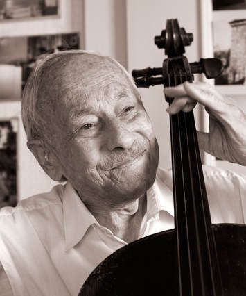Werner Haller with cello, portrait photo