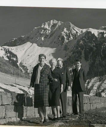 Pearl McManus, Charlotte van Beuningen, Prince Richard and Patrick Wolrige Gordon 1960