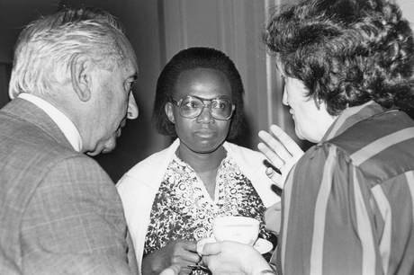 Dora Bantu, Paulette Hofman, B&W portrait photo